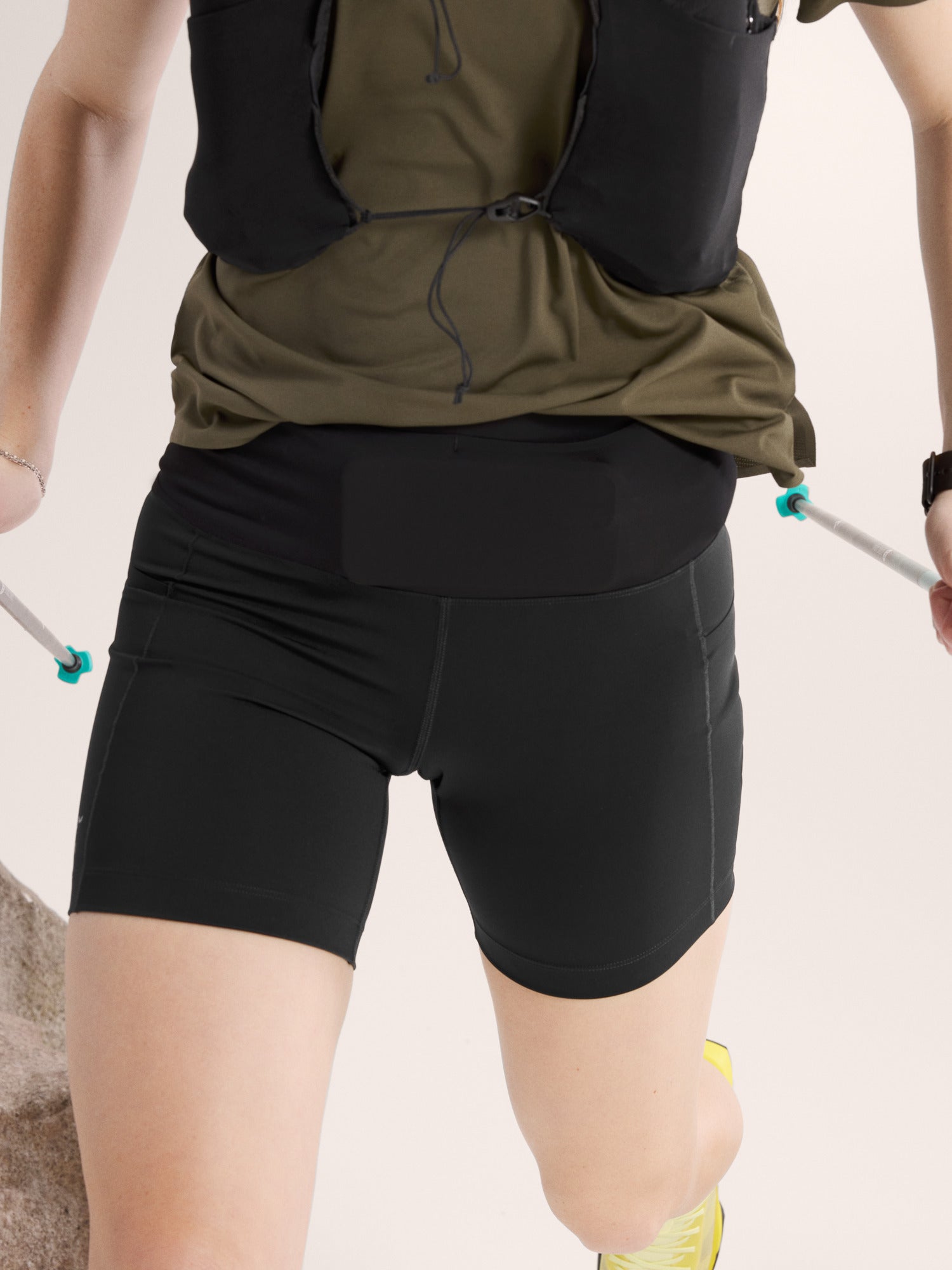 Essent High - Rise Utility Short 6