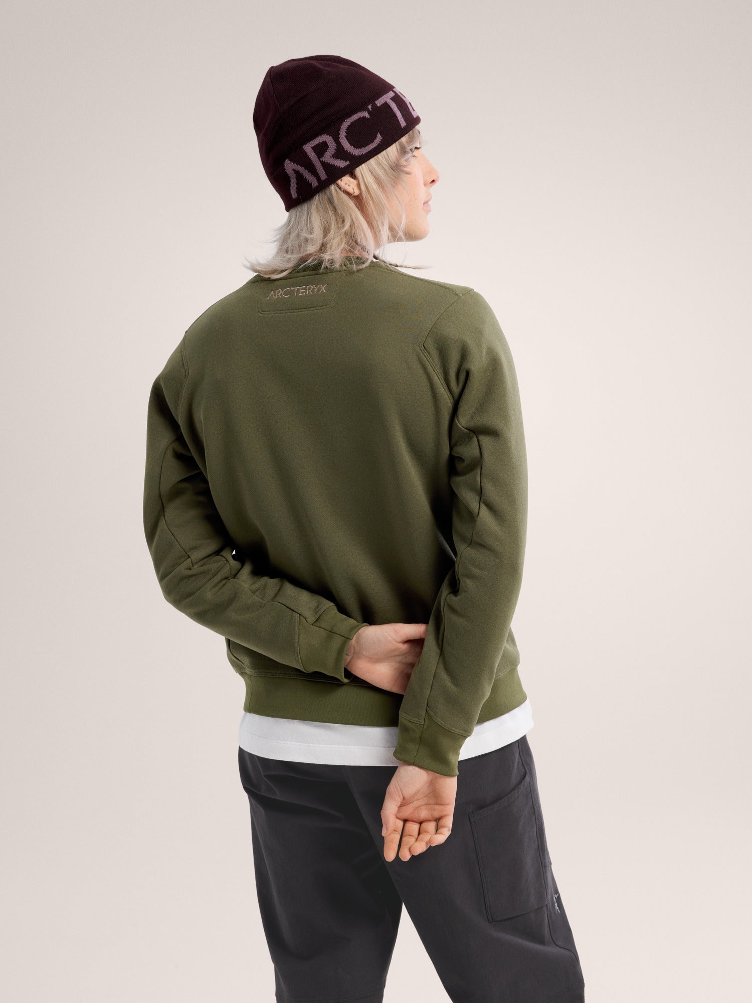 Aestas Crew Neck Pullover Women's