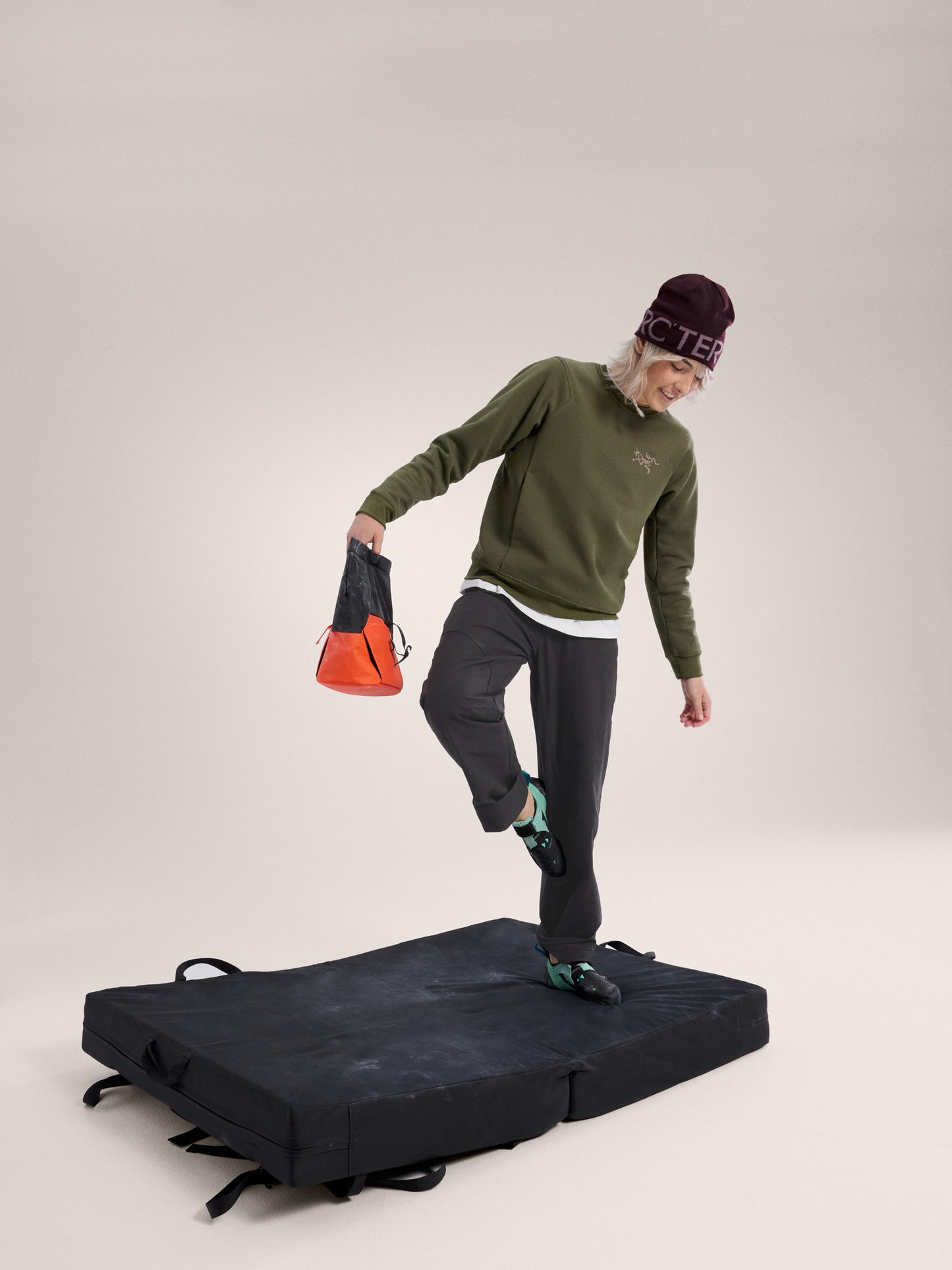 Aestas Crew Neck Pullover Women's